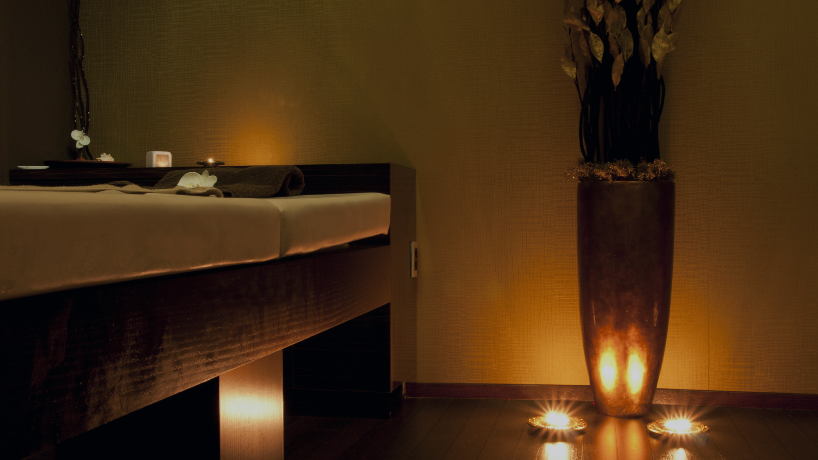 Luxury home spa collection | essential oil diffusers, premium scented candles & spa sets – Aurum Decor Dubai.